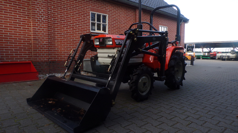 Kubota B1402DT met voorlader al vanaf €125,- per maand.